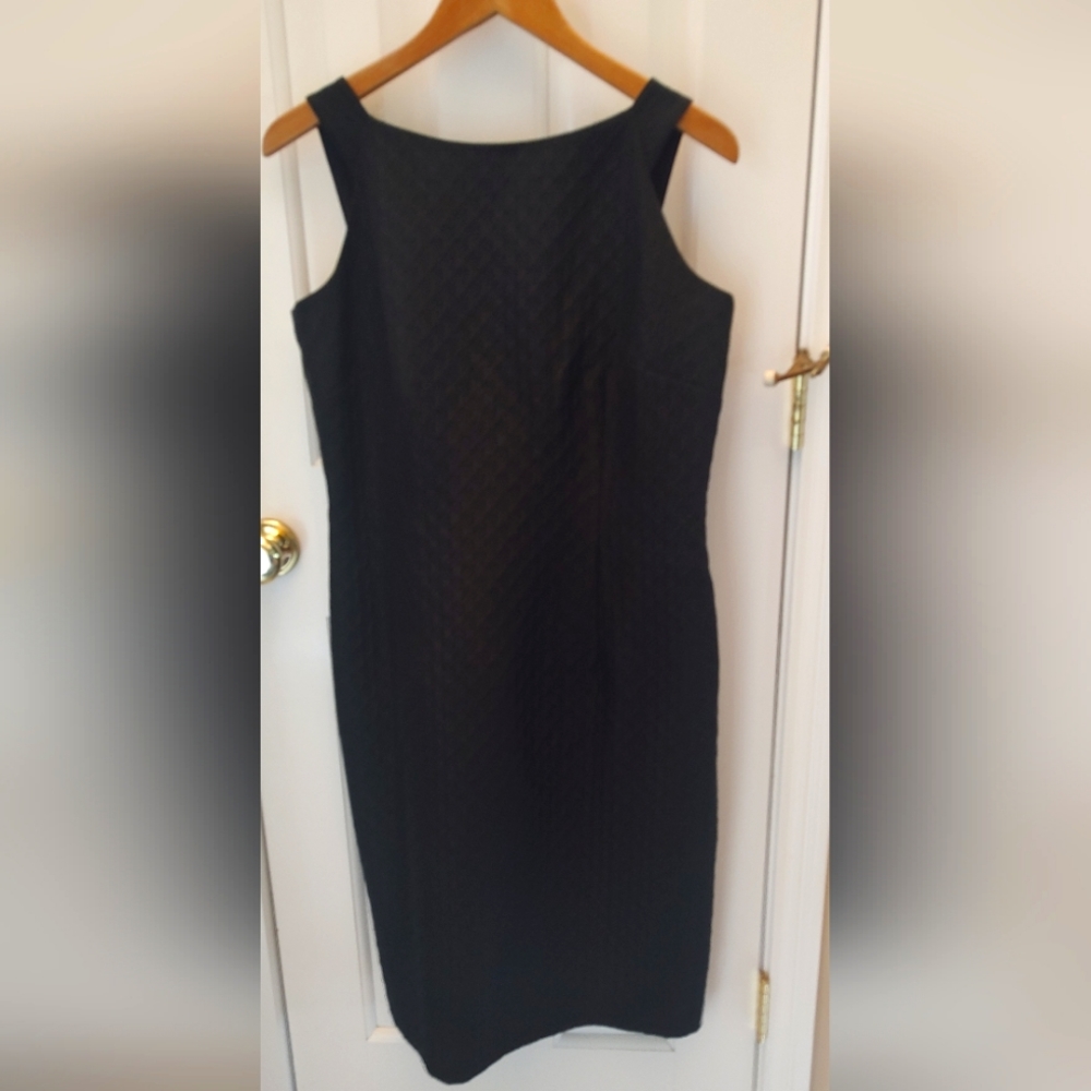 Sleeveless black cocktail face